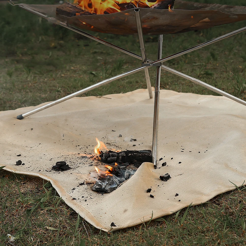 Couverture en polymères d'isolation ignifuge pour camping